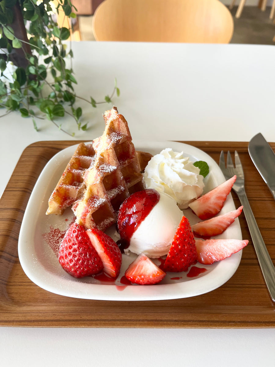 季節限定フレッシュいちごのワッフル – SAKURA CAFE